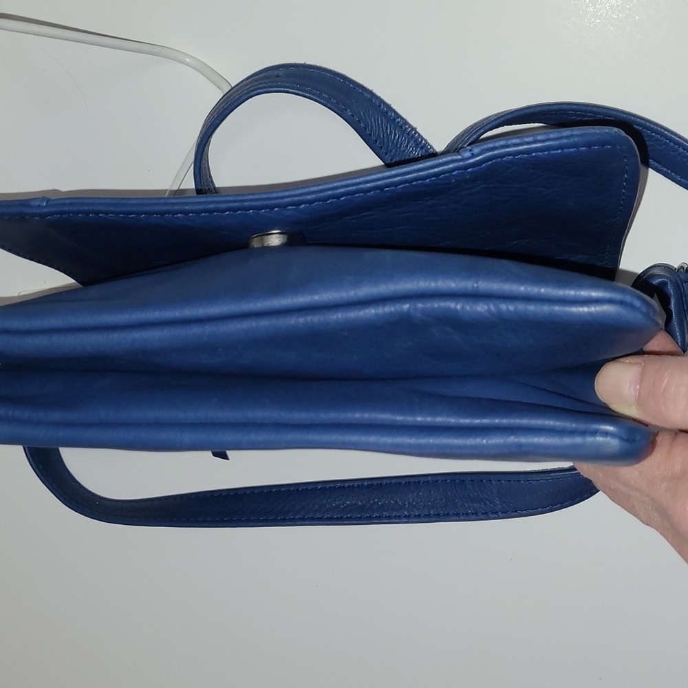 Elie Handbags Blue leather crossbody - Picture 11 of 11